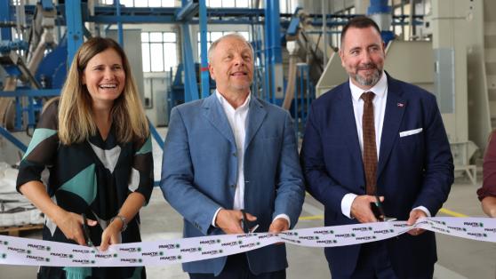 Ministr Igor Červený zahájil provoz nové linky na zpracování plastů